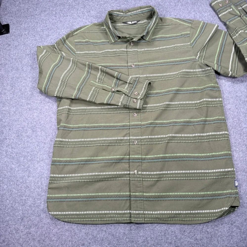 The North Face Mens Large Green Geometric Stripe Button Down Shirt NF0A3KEZ